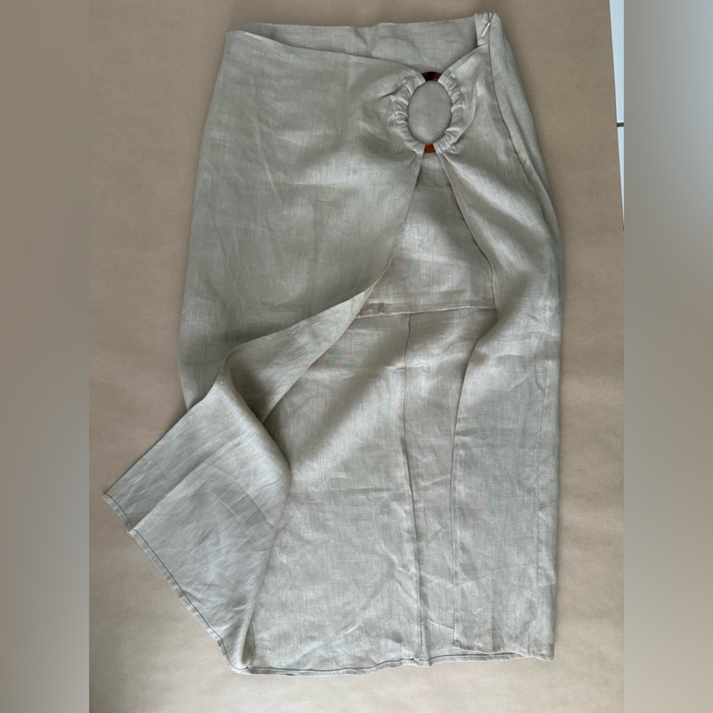 NWT/ Zara / Size XS / Elegant Beige Skirt with Ring Detail - Picture 8 of 10